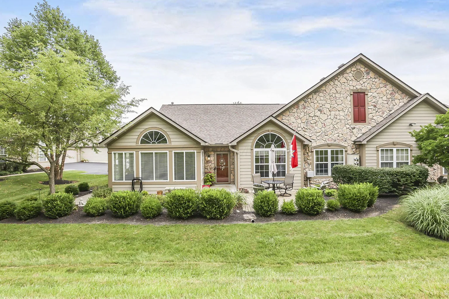 2077 Valentina Ln photo 1