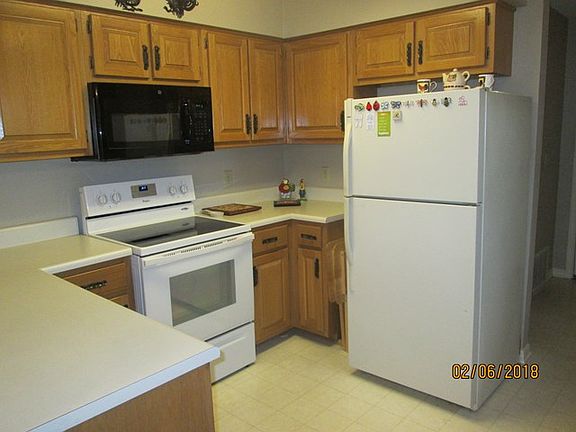 2nd image of 313 Lakeview Cir