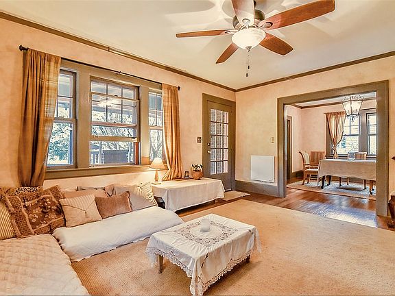 Spacious living room