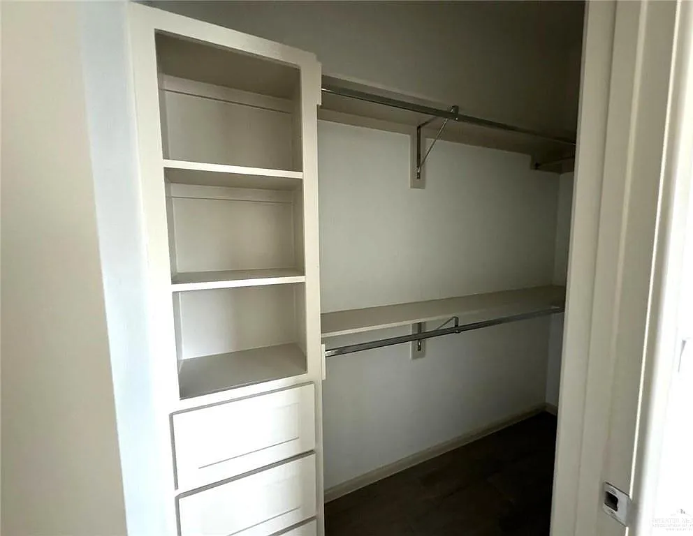 3 bed, 2.0 bath, 1060 sqft, $1,175 — Photo 4