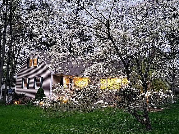 3rd image of 48 Timberline Dr