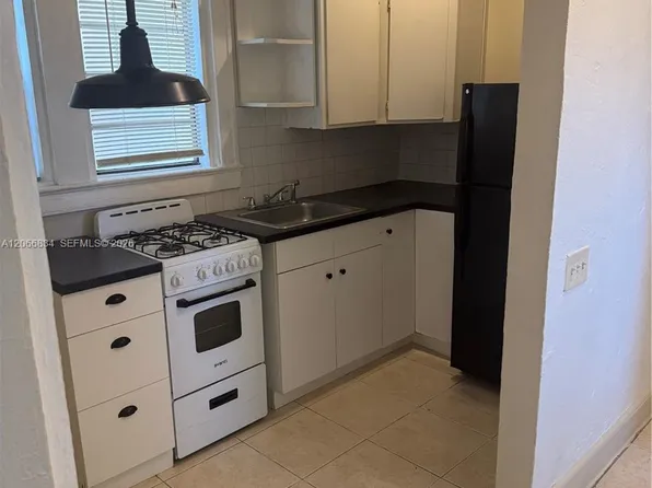 670 W 46th St APT 5, Miami Beach, FL 33140