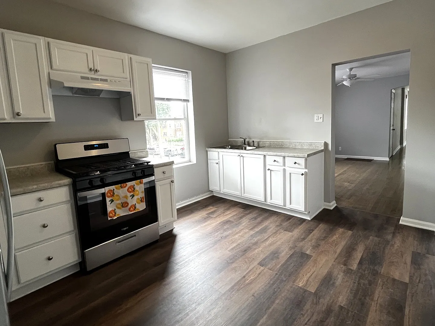 2 bed, 1100 sqft, $1,800 — Photo 2