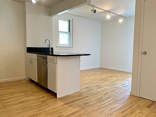 1st image of 190 E 7th St APT 208