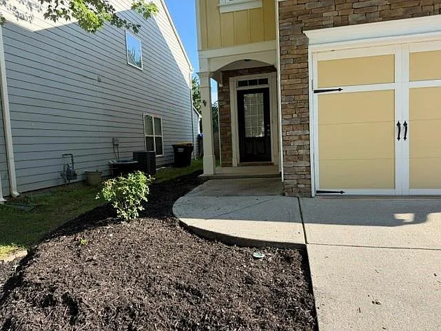 3 bed, 2.5 bath, 1942 sqft, $2,800 — Photo 2