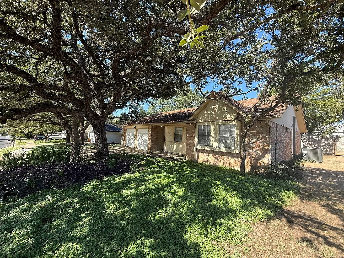 78745 / Off W. Wm Cannon : 3 Bed Sfh - — Photo 2