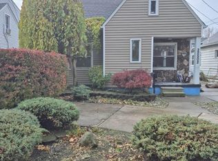 22502 Beach St, Saint Clair Shores, MI