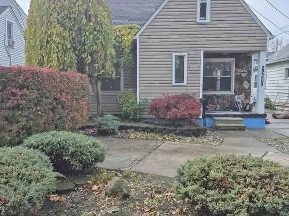22502 Beach St, Saint Clair Shores, MI 48081