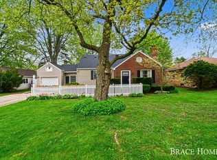 118 Ivanhoe Ave NE, Grand Rapids, MI 49546