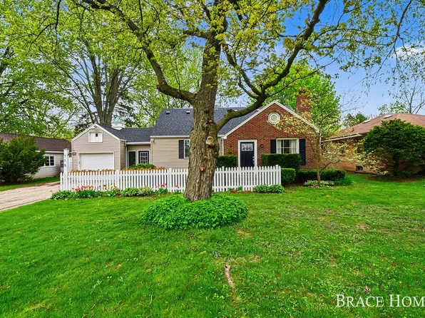 118 Ivanhoe Ave NE, Grand Rapids, MI 49546