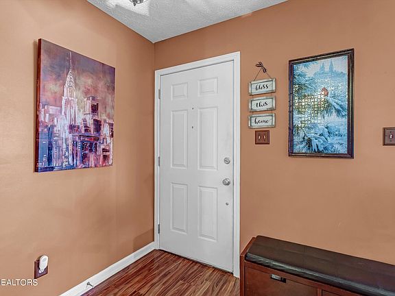 4th image of 1129 Willow Creek Cir