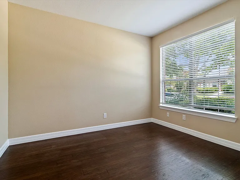 4621 Brighton Dr — Photo 6