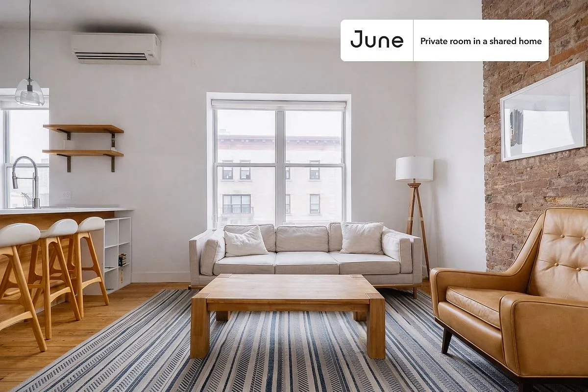 Queen bedroom in 5 bed/2 bath home in Prospect Lefferts Gardens #1842 B — Photo 3