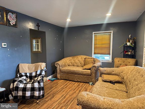 5th image of 2332 Jameson St