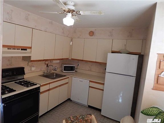 3rd image of 11 Sycamore Ct