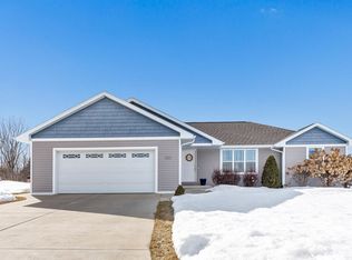 553 Dove Ln, Oconto Falls, WI 54154