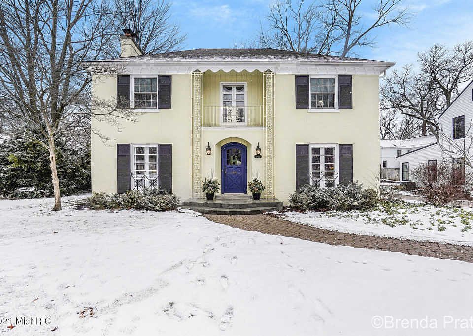 1st image of 1045 Cambridge Dr SE