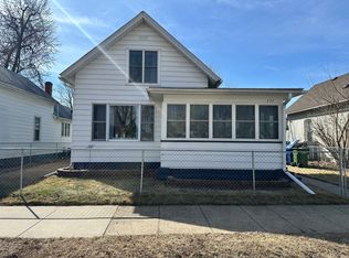 337 4th Ave N, Clinton, IA 52732