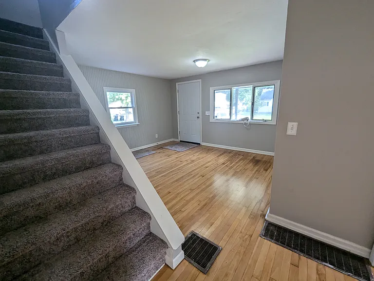114 Maple Manor Dr — Photo 3