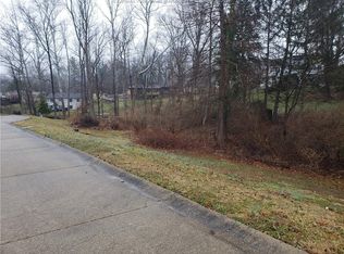 8 Squires Dr, Saint Albans, WV 25177