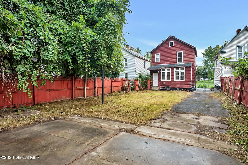 4th image of 1688 Lake Boulevard