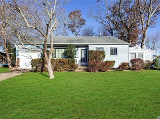 29 Fenwood Rd, Huntington Station, NY 11746