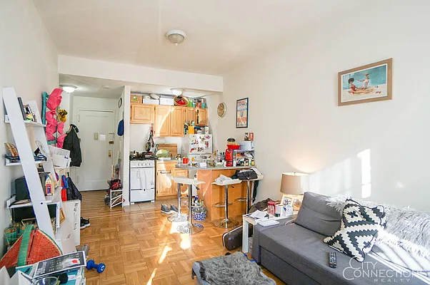 Rented by City Connections Realty | media 29