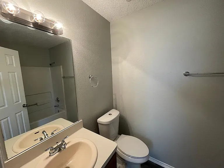 846 Trinity Ln — Photo 8