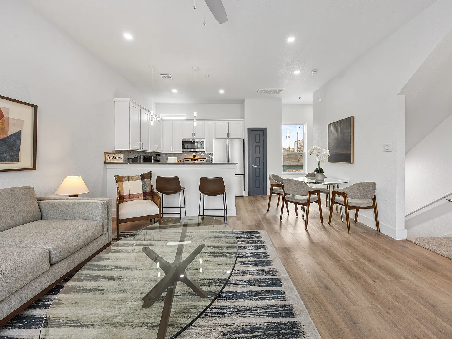 2 bed, 2.5 bath, 1411 sqft, $3,800 — Photo 2