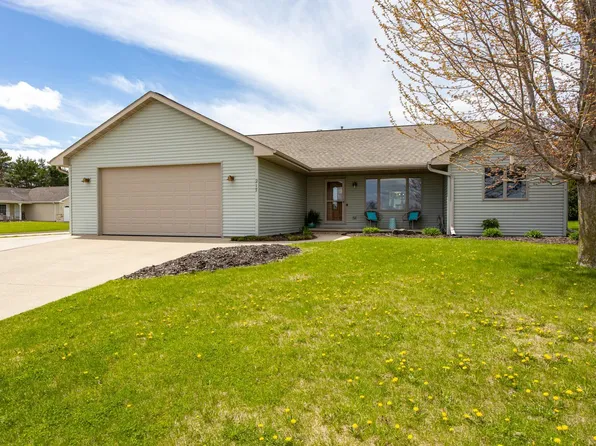 217 Howard Dr, Hortonville, WI 54944