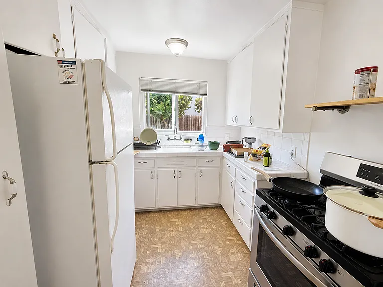 324 Waverley St #1 — Photo 2