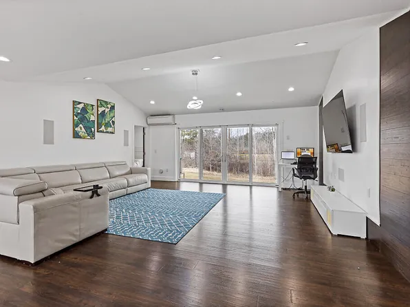 68 Fieldstone Drive, Augusta, ME 04330