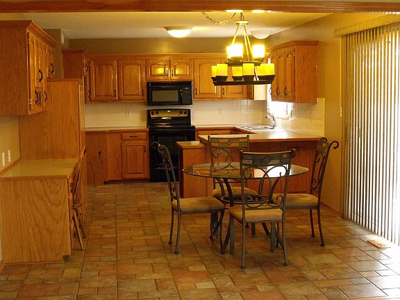 5th image of 15910 Ryan Dr