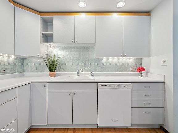 5th image of 221 N Kenilworth Ave APT 204