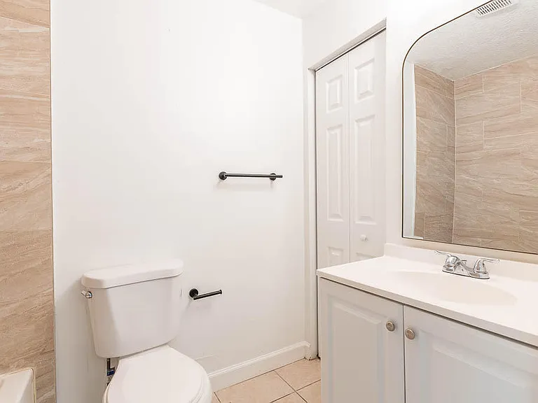 314 E Gateway Blvd — Photo 21