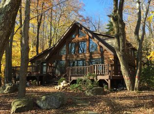 106 Lake Dr W, Gouldsboro, PA 18424