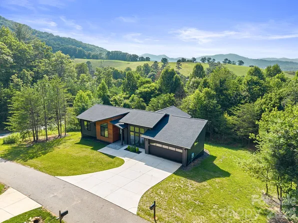 4 Tremorra Trl, Leicester, NC 28748