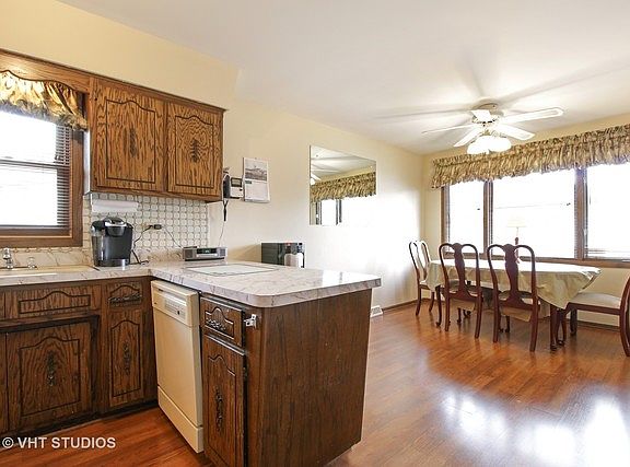 4th image of 5704 W 89th St