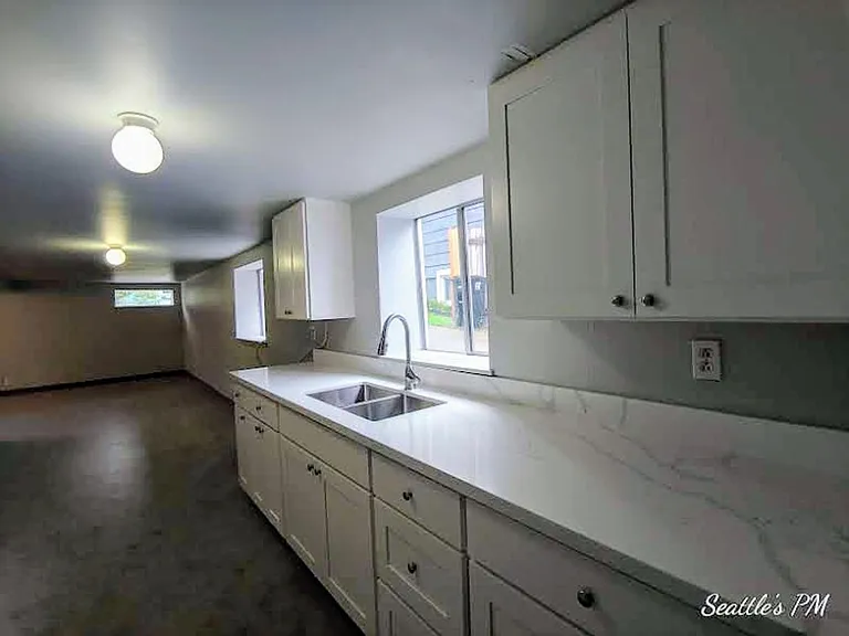 843 NE 56th St — Photo 14
