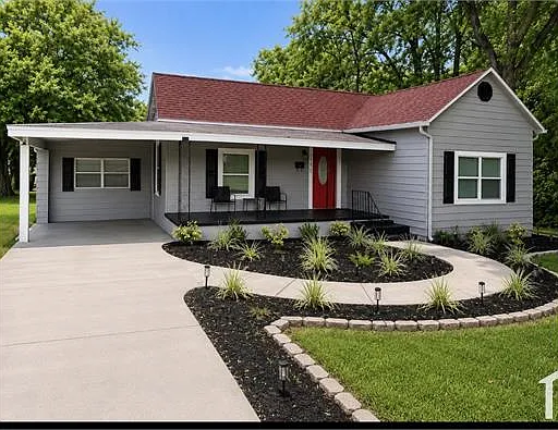 3 bed, $2,000 — Photo 1