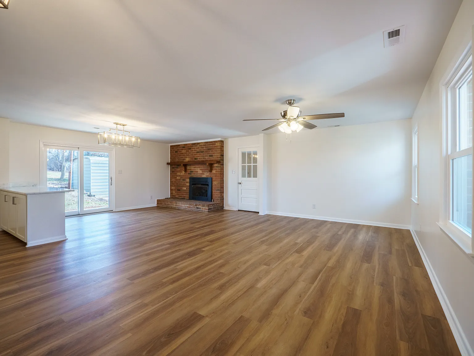 3 bed, 2036 sqft, $2,400 — Photo 2