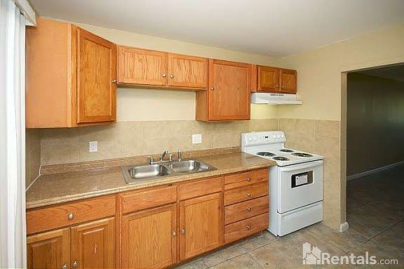 4th image of 190 SE 27th Pl APT A