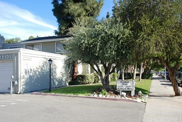 1st image of 22101 Burbank Blvd Unit 4
