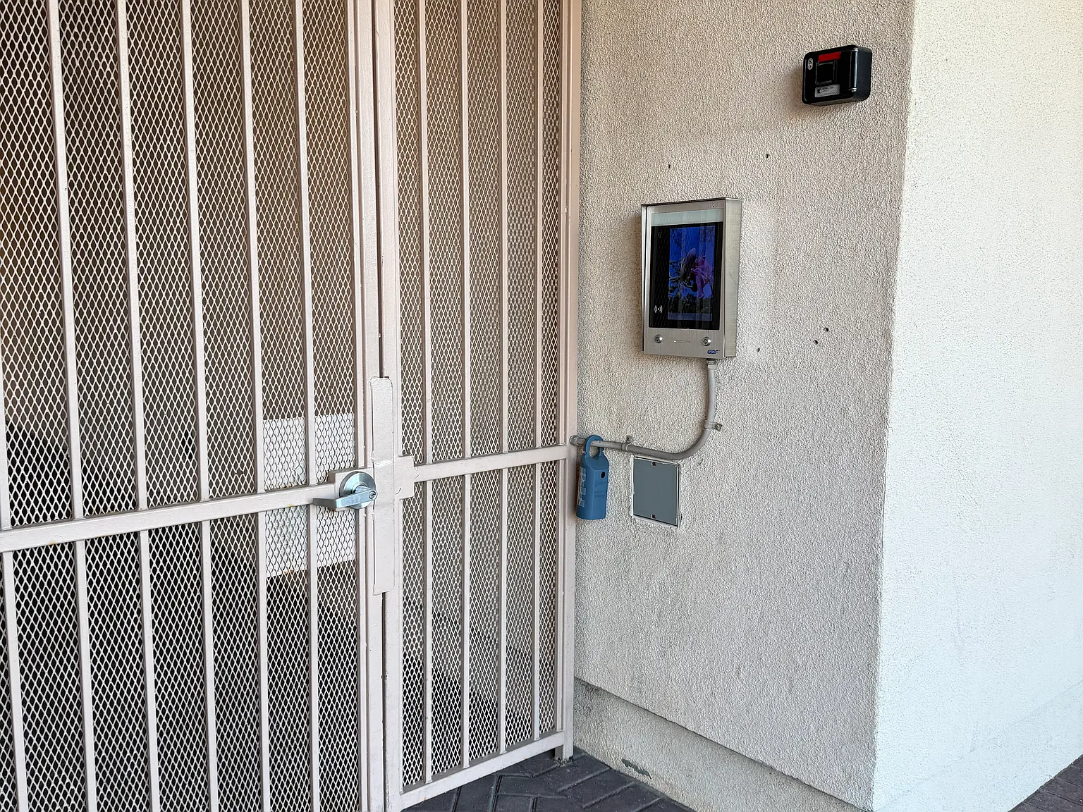 2 bed, 920 sqft, $2,750 — Photo 3