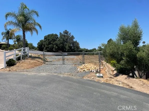 510 Oak Glade Dr, Fallbrook, CA 92028