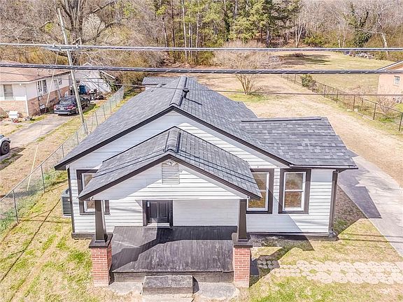 5th image of 1304 Cave Spring Rd SW