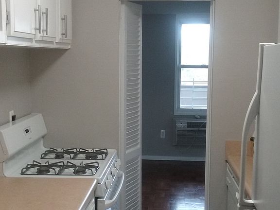 3rd image of 1841 Central Park Ave APT 6A