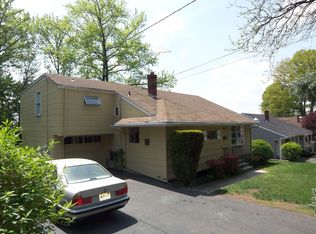 50 Hemlock Dr, Paramus, NJ 07652