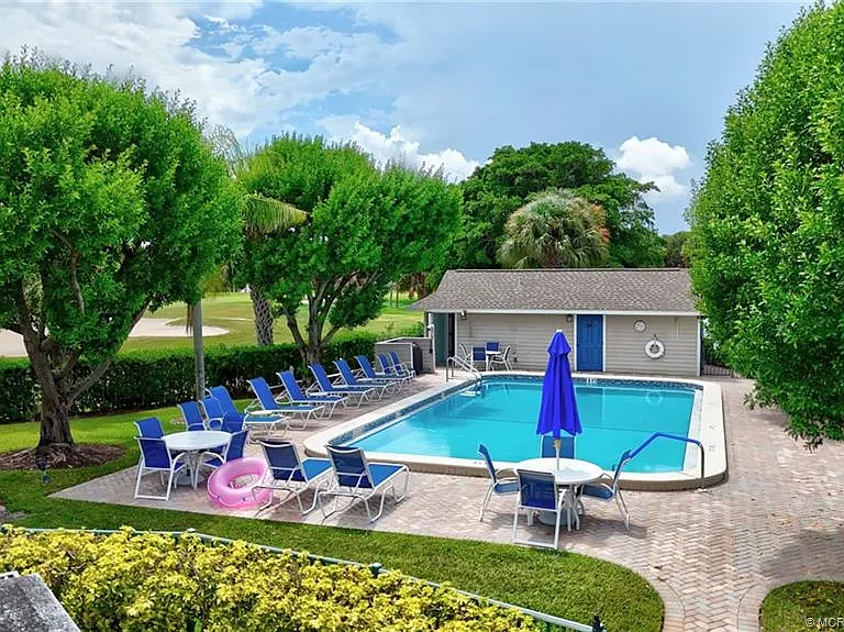 311 NE Golfview Cir — Photo 35