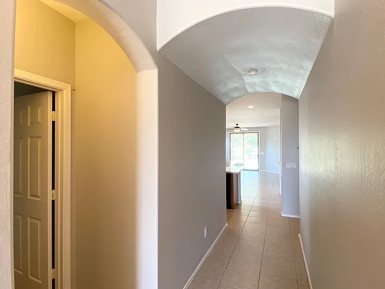1376 E Mia Ln — Photo 2